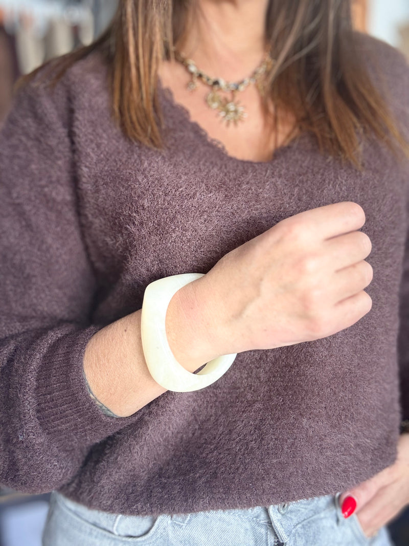 Bracelet jonc rigide en résine beige