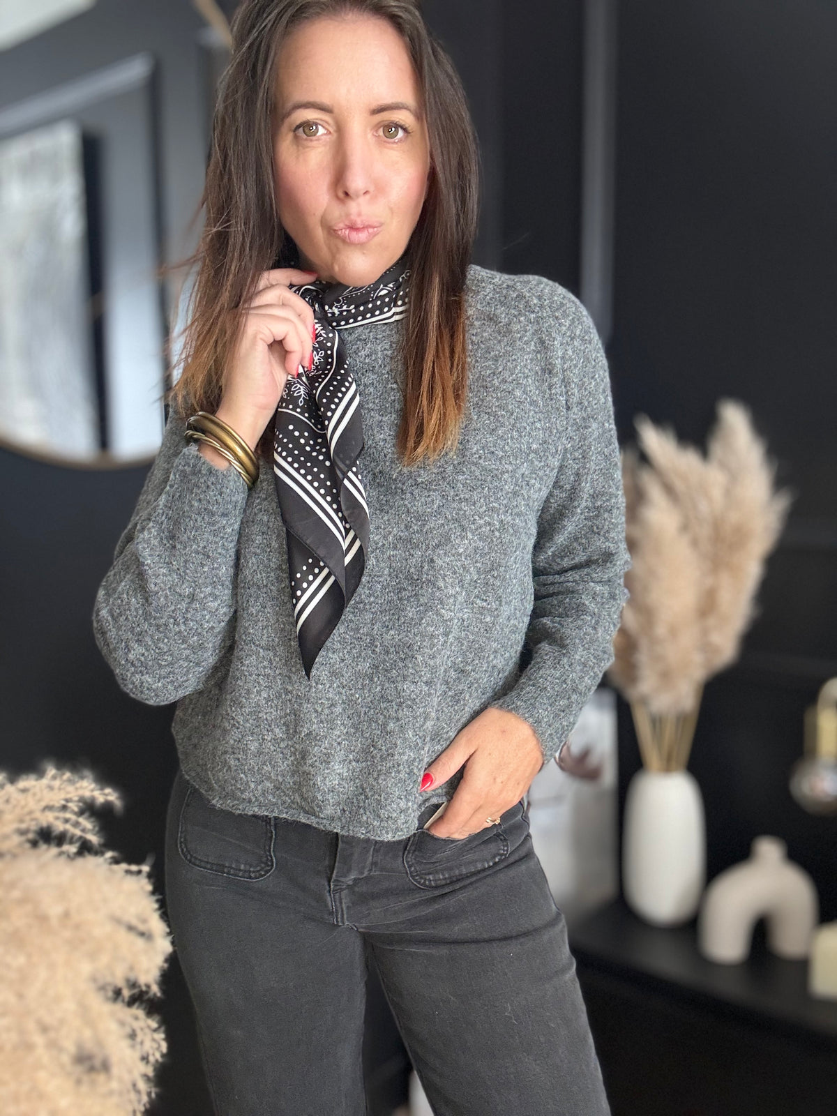 Pull gris avec foulard MIKE