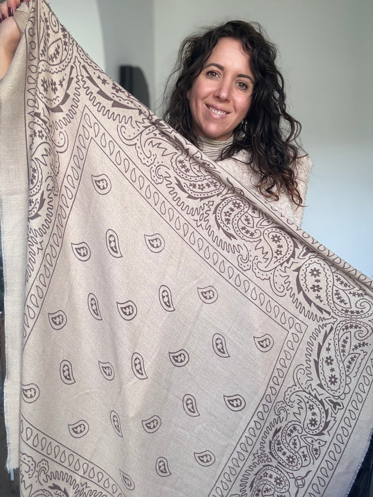 Écharpe taupe NYA