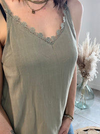 Top NOA vert kaki détail dentelle