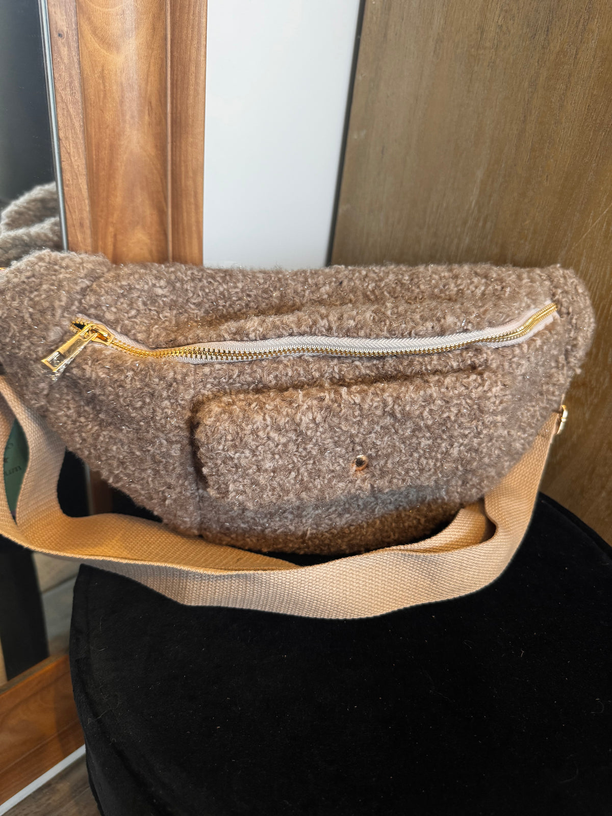 Sac banane bouclettes taupe TOM